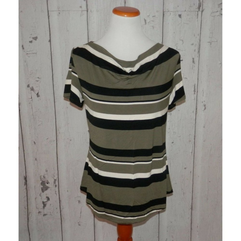 NEW CATO Womens Medium J/M Sportswear Oregano Scoop Neck Stretch Shirt 2713